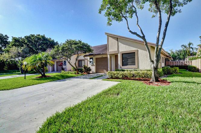 Walking Town Center at Boca Raton, A South Florida Luxury Shopping